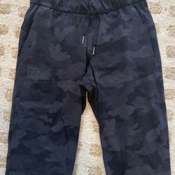 Lululemon x Barry’s jogger camo pants