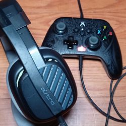 Xbox One Controller N Head Set 