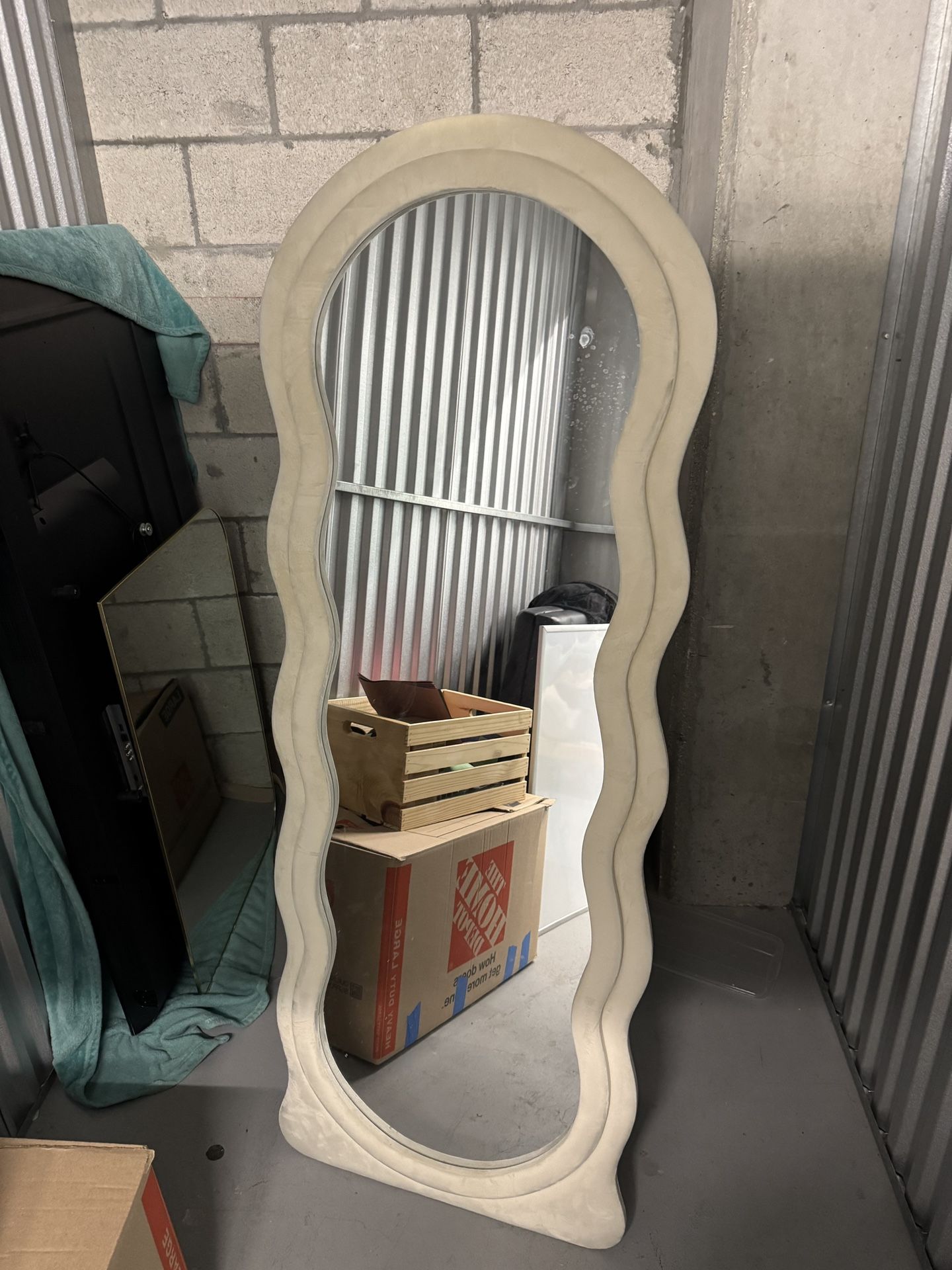 White wavy trendy mirror 