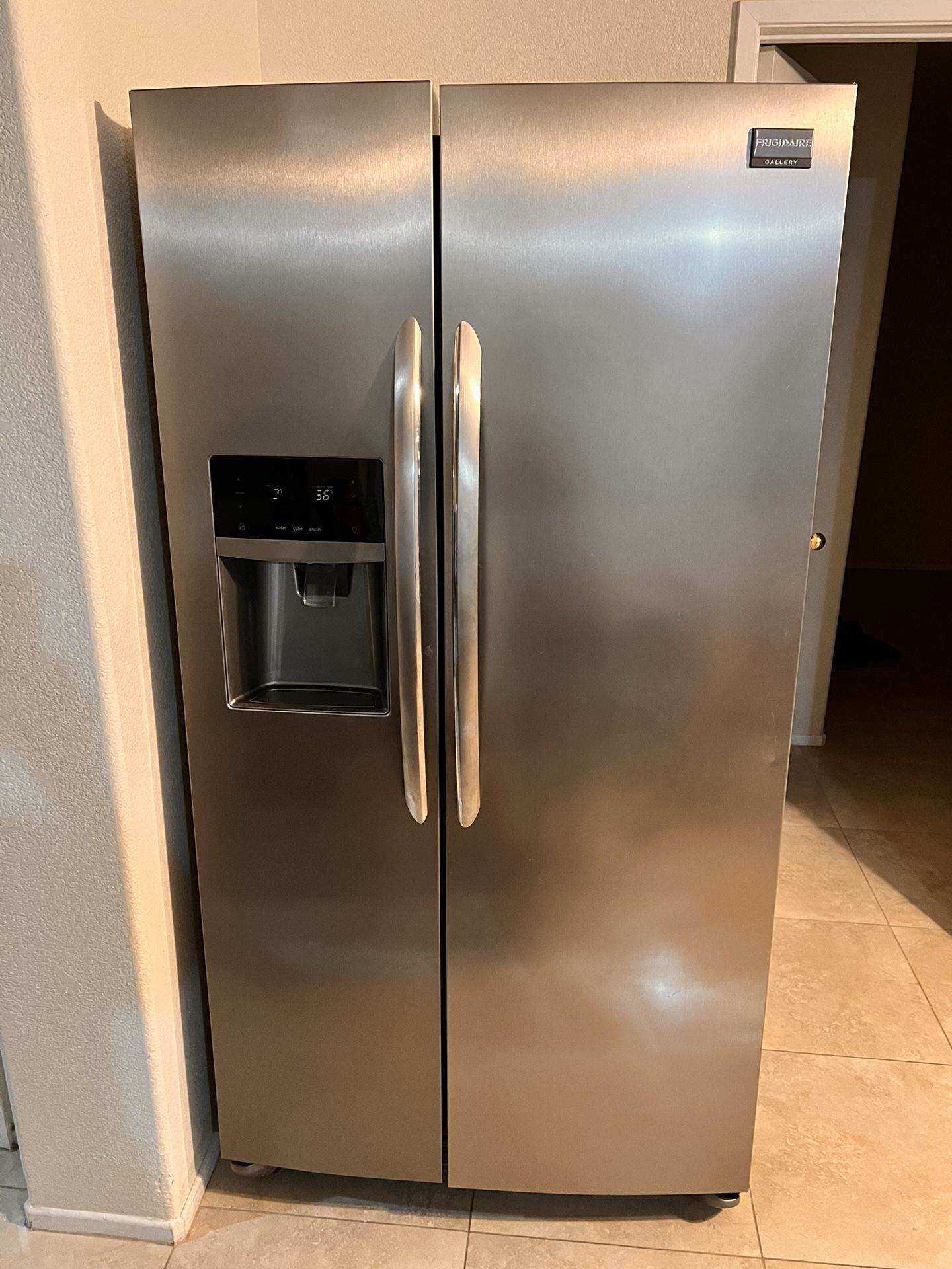 Frigidaire Gallery Stainless Steel Side By Side Refrigerator Freezer