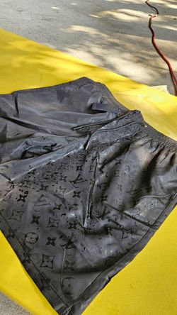 Iouis Vuitton swim shorts water reactive size M