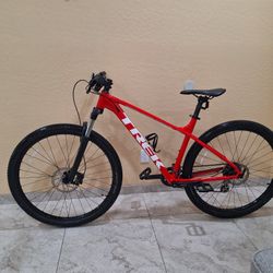 TREK MARLIN 5 MOUNTAIN BIKE 29 ER LIKE NEW ( CHECK MY OTHER BIKES)