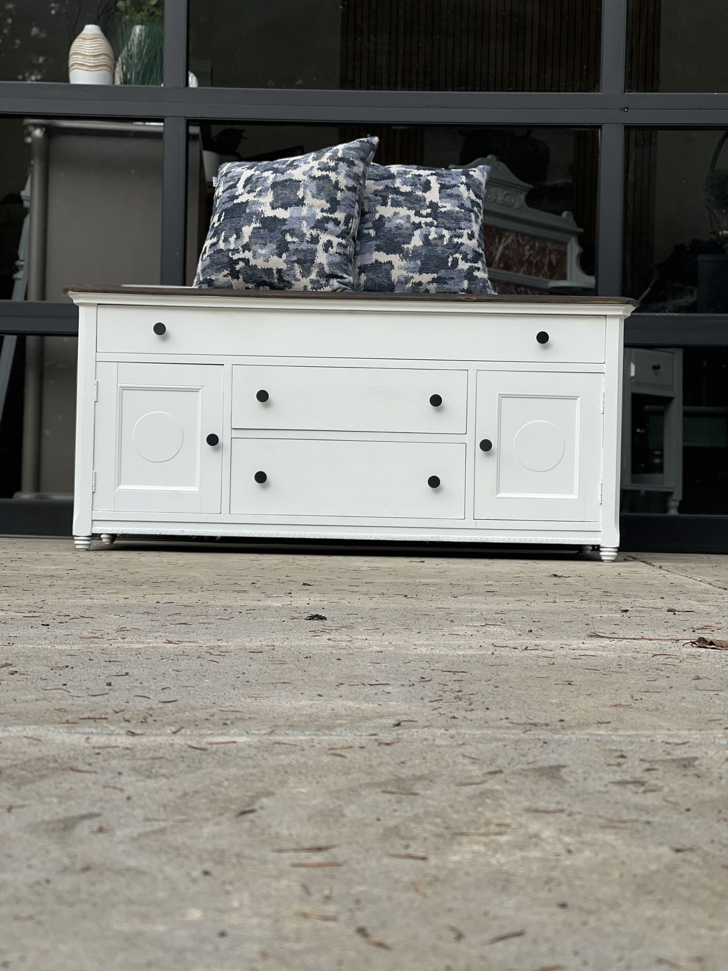 White Bench, Buffet, Sideboard Or Credenza