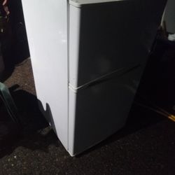 Mini Fridge / Freezer