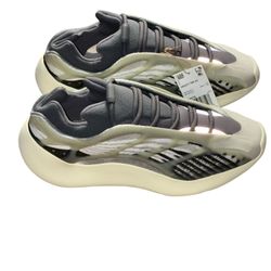 🔥 Yeezy 700 V3 ID1674 – Size 10 – Brand New in Box ✅