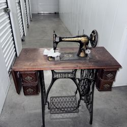 ANTIQUE 1874 SINGER SEWING MACHINE WITH ORIGINAL IRON SINGER TABLE 