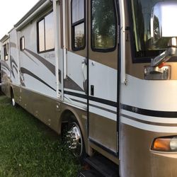 NEEDS WORK. 2004 MONACO CAYMAN MOTOR HOME 15K