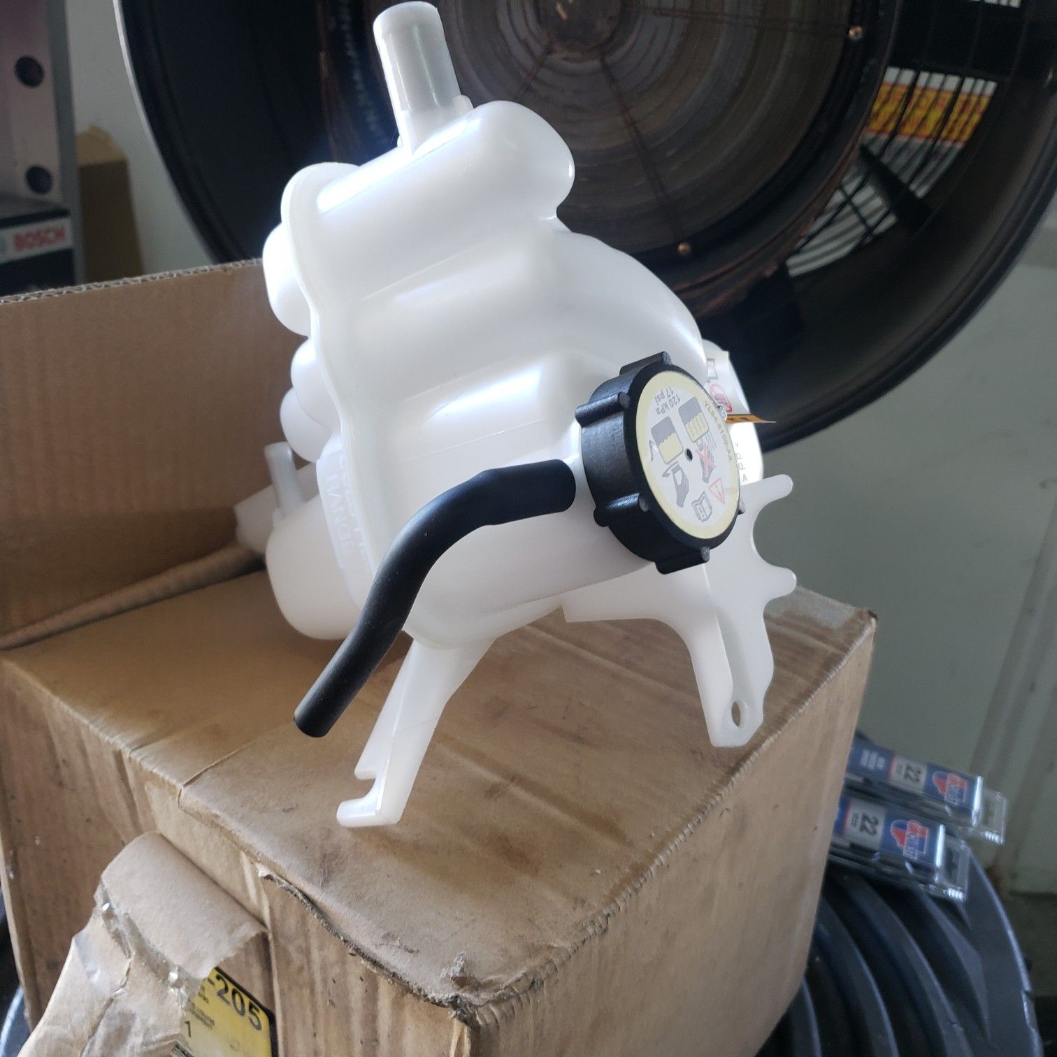 Mazda tribute Ford Explorer 03-05 reservoir