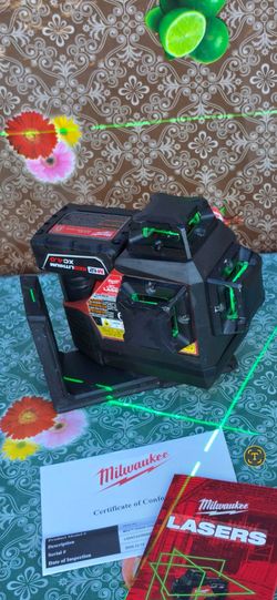 Milwaukee
M12 12-Volt Lithium-Ion Cordless Green 250 ft. 3-Plane Laser Level Kit with One 4.0 Ah Battery