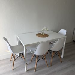 Table & Chairs