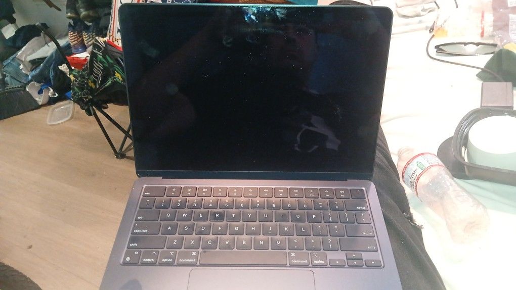 MacBook M2 LOCKED