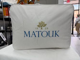 Matouk European white goose down comforter summer weight NEW