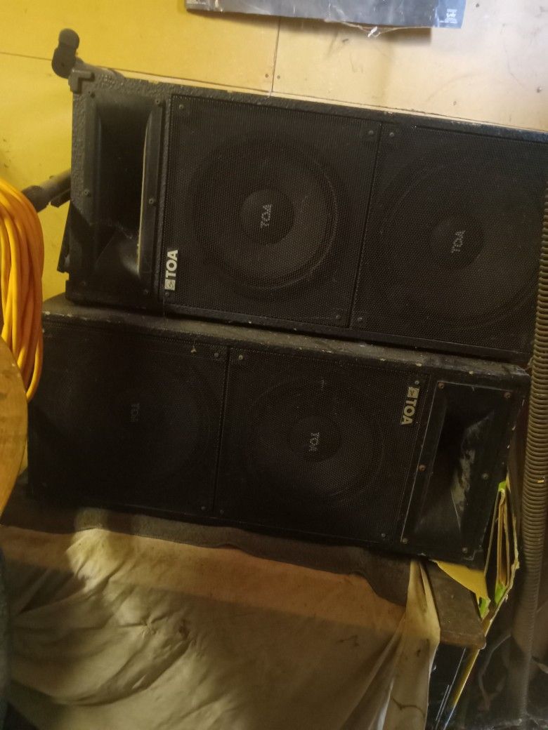 Toa Tower Speakers 