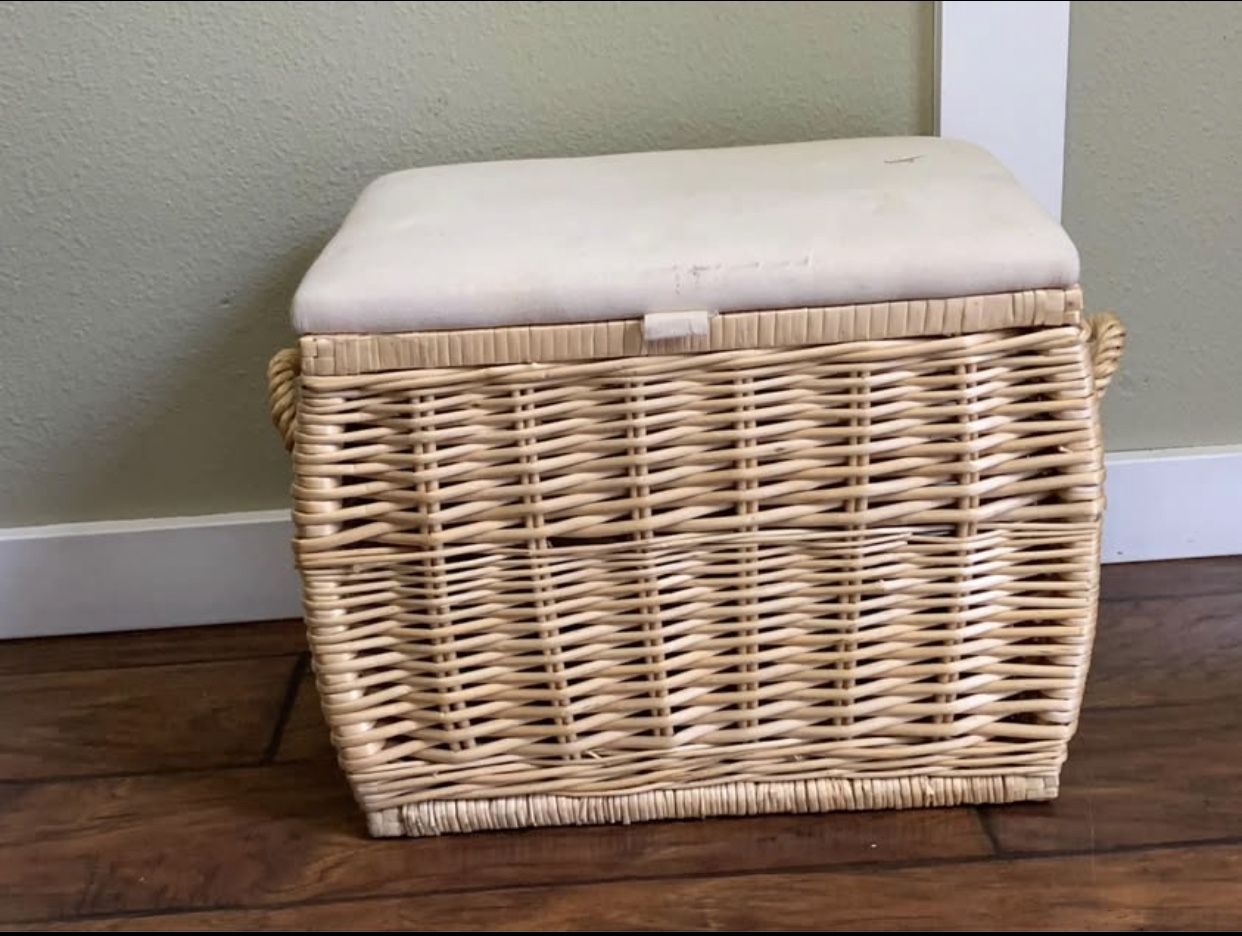 Wicker Storage Ottoman with Cushion Top – 18” x 18”