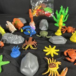 Mini Plastic Sea Fish & A Bag of Bugs 