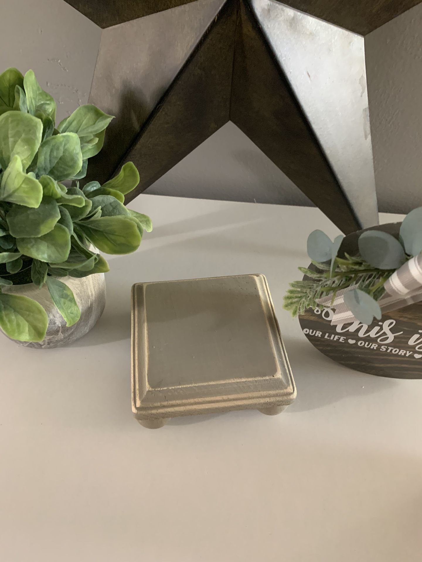 Single Farmhouse Candle Riser