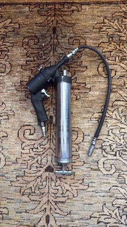 Pneumatic grease gun