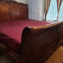 King Sized Sleigh Bed 