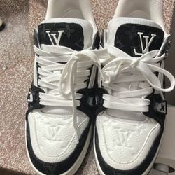 lv trainers Size 8