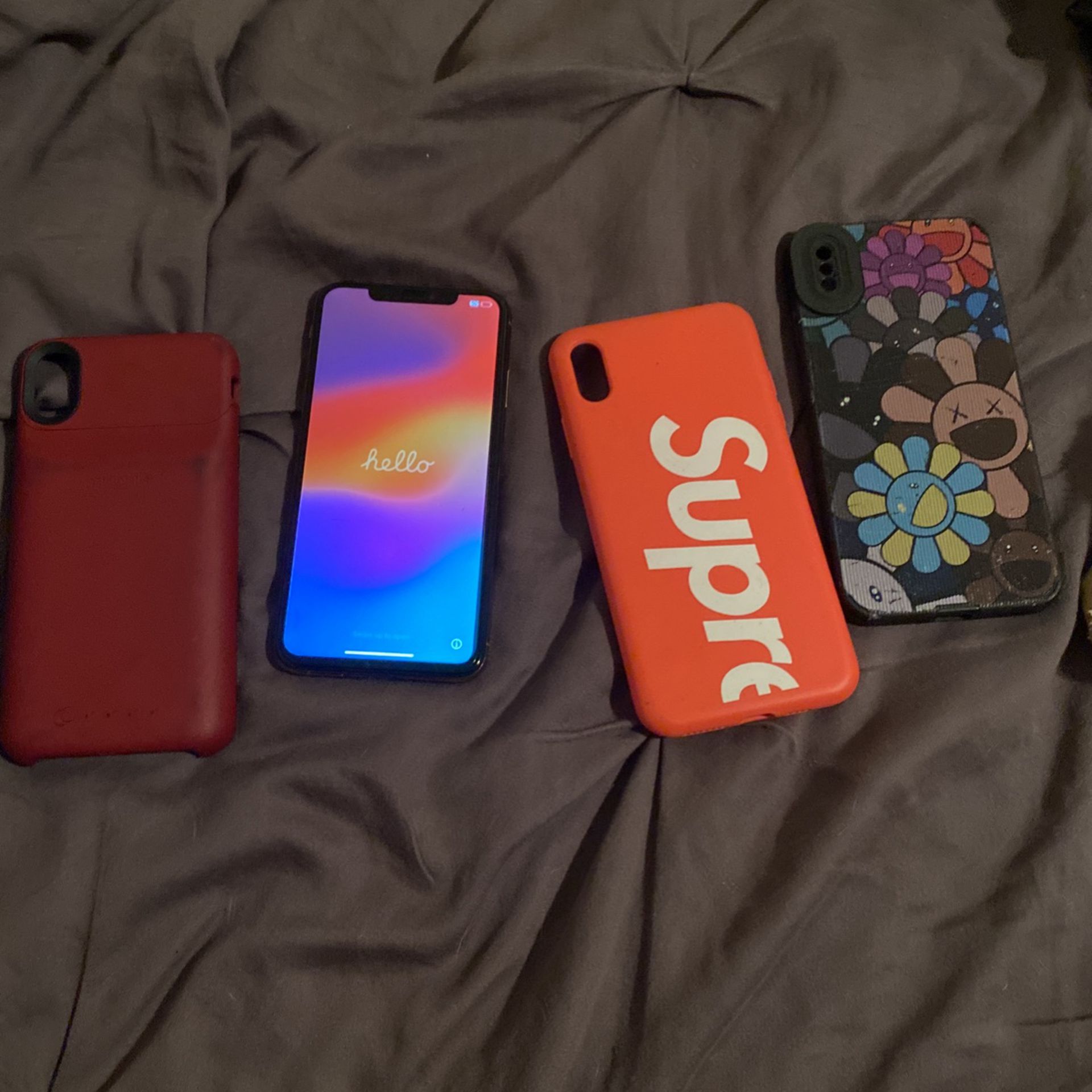 iPhone Xs Max Barely Used W Cases