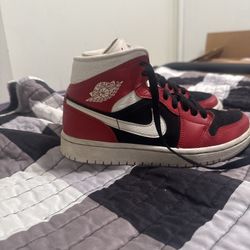 Air Jordan 1 Mid – Red/White/Black (Men’s 6.5)