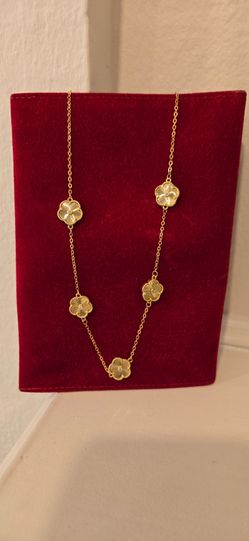 Brand New Luxury Gold Plated Flower Necklace