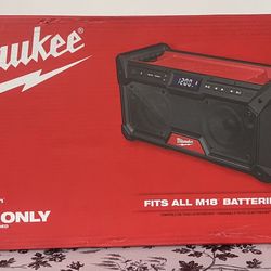 Milwaukee M18 18V Lithium-lon Cordless Jobsite Radio