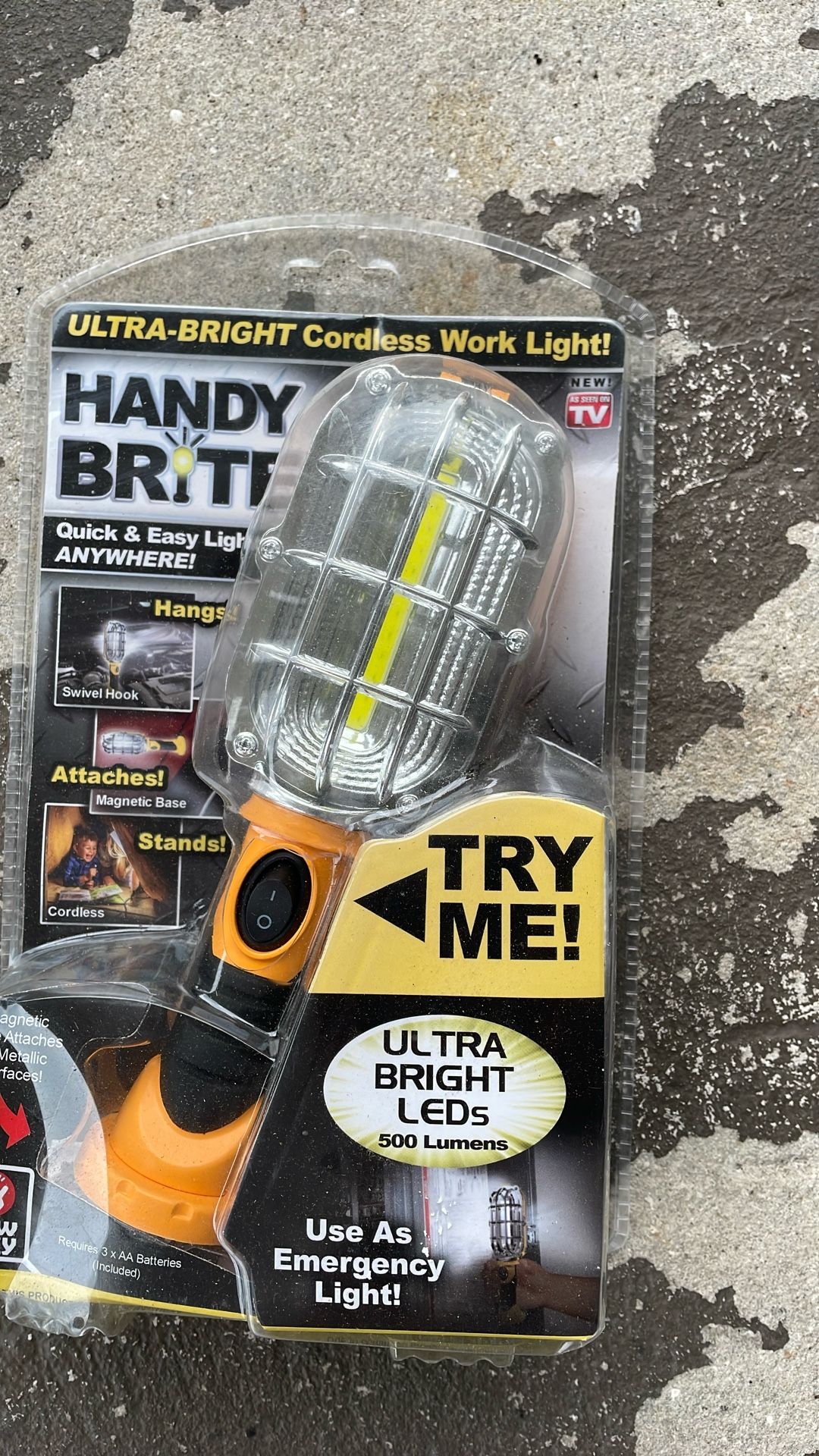 Ultra bright cordless work light 