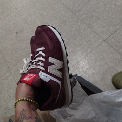 New Balance 574 Burgeny