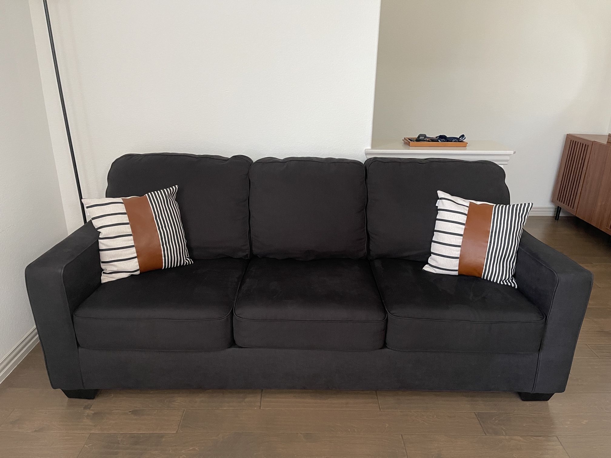 Pull out Sofa bed Couch with Queen sized Mattress