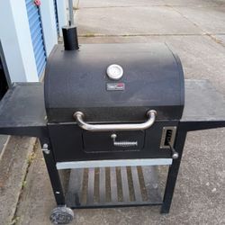 Slightly Used Grill With Cooking Thermometer