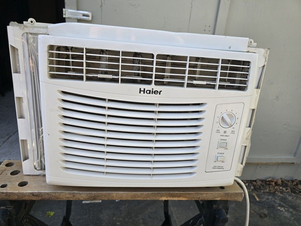 5k Btu AC Air Conditioner With Window Kit