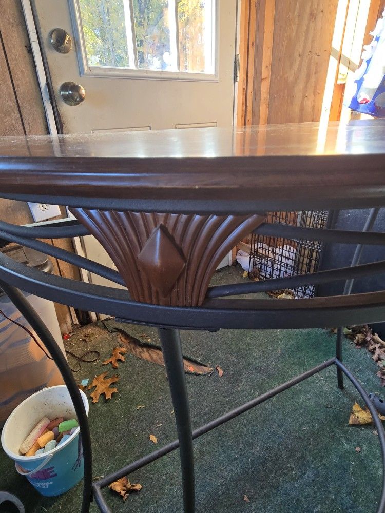 Pier One Entry Table