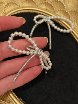 Silver pearl bow earrings