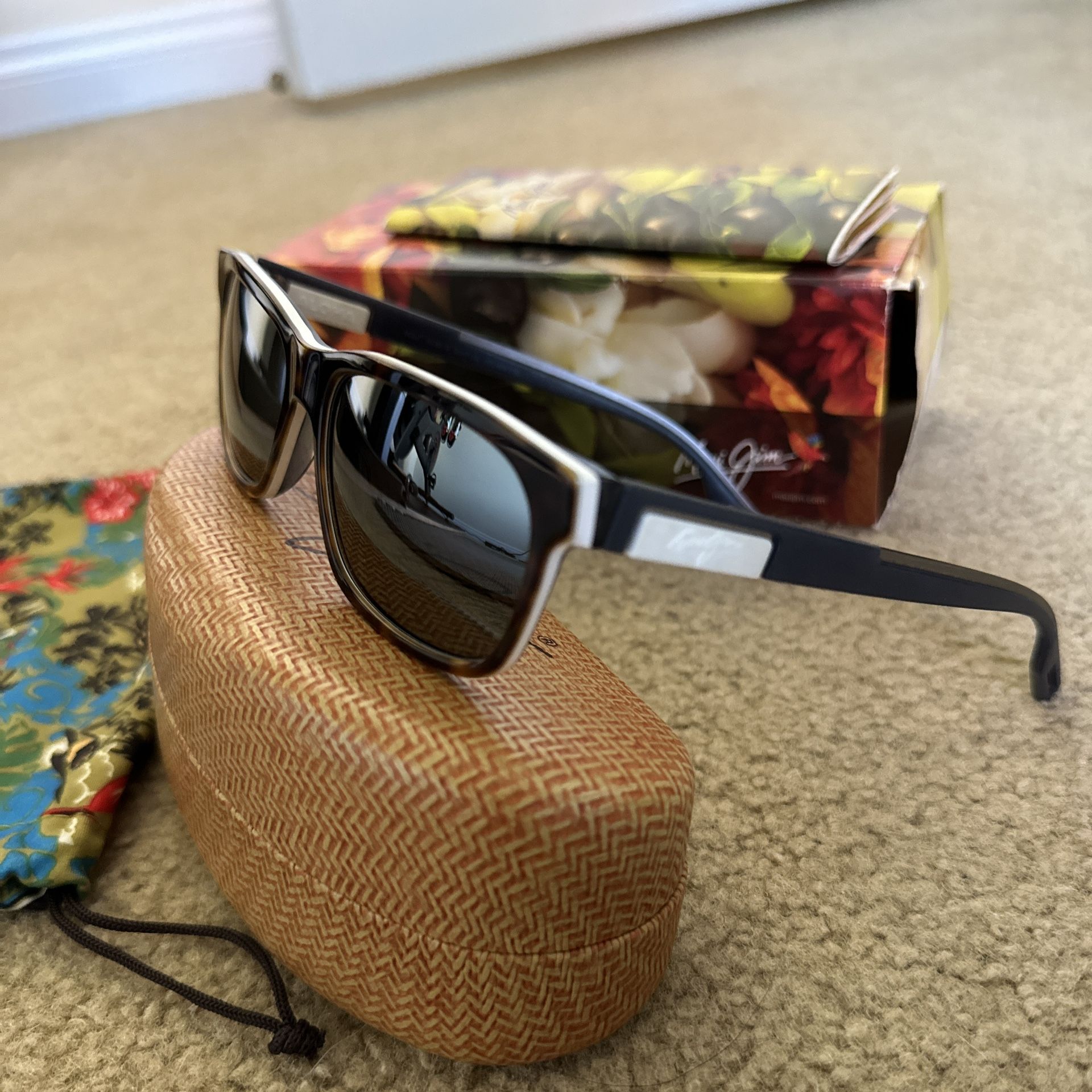 Maui Jim Sunglasses Sunglasses display picture 3