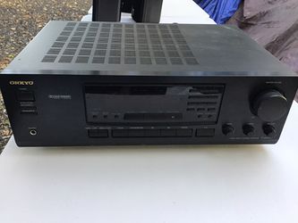 ONKYO Stereo Receiver with set of 5 Avent Speakers and Sub Woofer