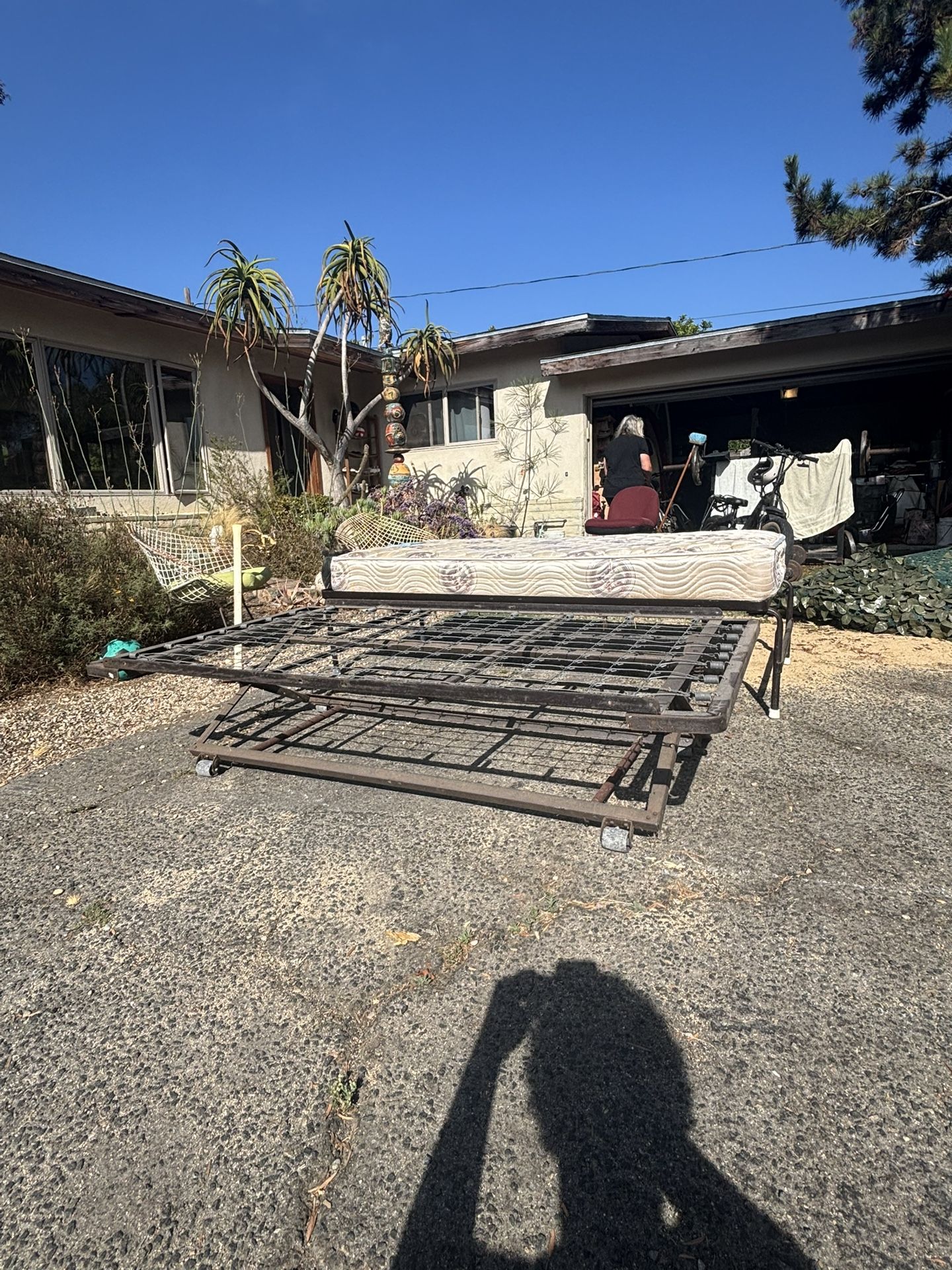 Trundle Bed Comes With One Mattress