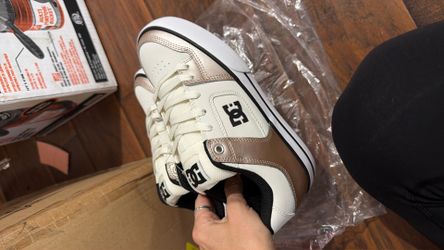 Women’s size 7 sneakers