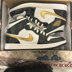 Air Jordan 1 Mid SE black/metallic gold-white 