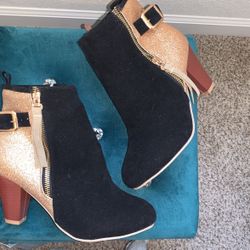 New Size 8 Gold/Black buckle Boots
