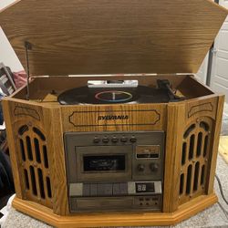 Sylvania Turntable/CD/AM & FM Radio/ Cassette 