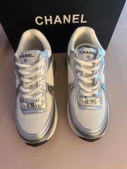 Chanle’s women’s sizes available 6-9