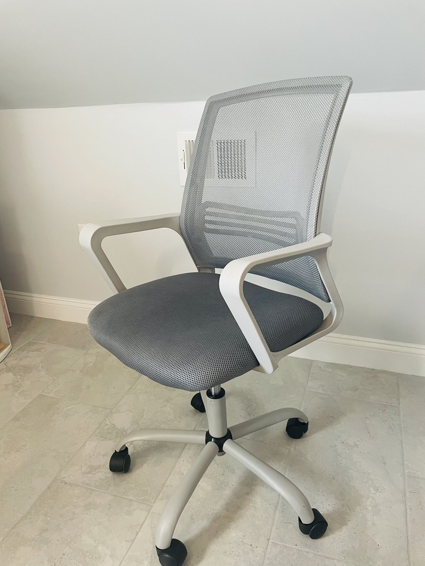 Desk Chair With Armrests 