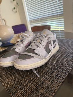 Air Jordan’s Women’s Size 5