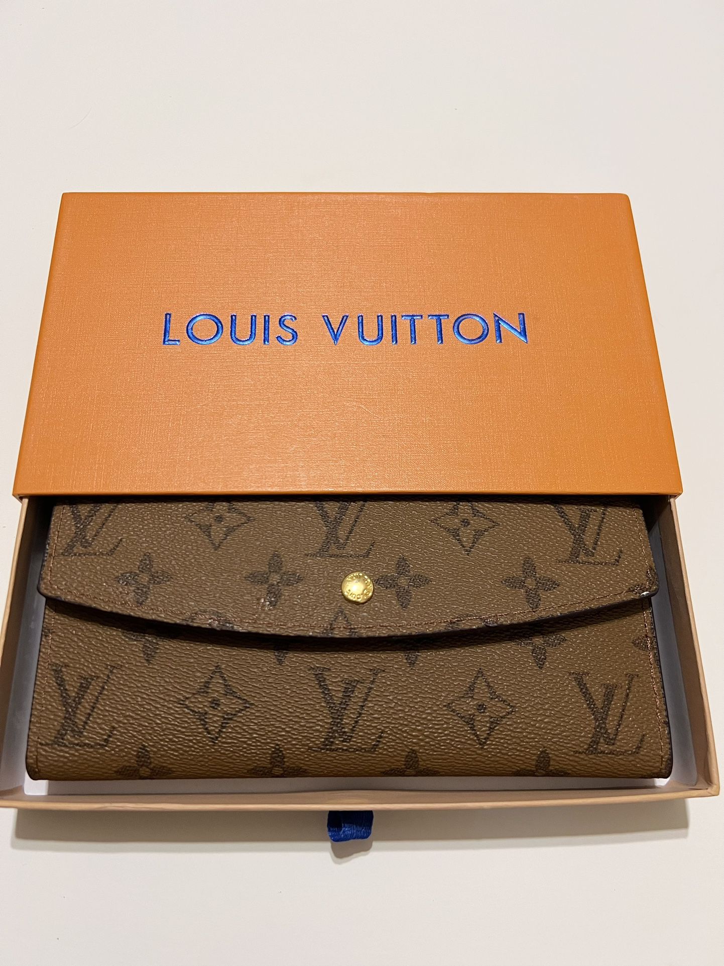 Louis Vuitton Reverse Monogram 2005 Wallet for Sale in Las Vegas