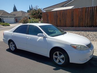 2003 Toyota Camry Le 4dr auto