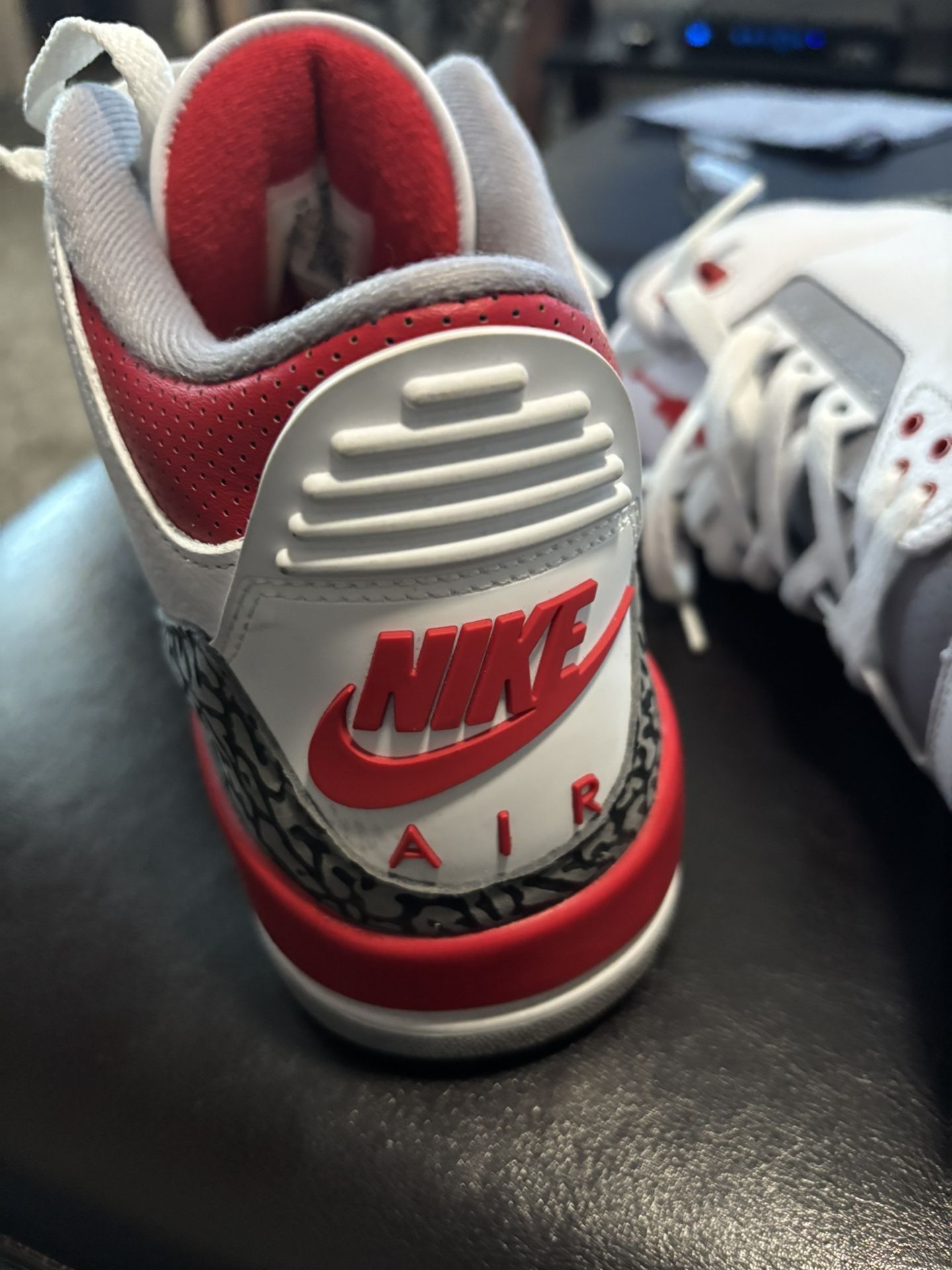 Air Jordan 3 Fire Red Size 9.5