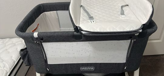 HARPPA BABY BASSINET W/ CHANGING PAD