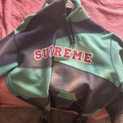 Supreme Hoodie 