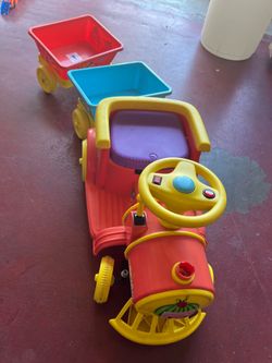 Cocomelon Ride-On Train with Trailer & Charger